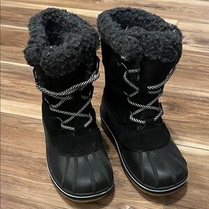 Women's Black Winter Boots Waterproof and Warmer